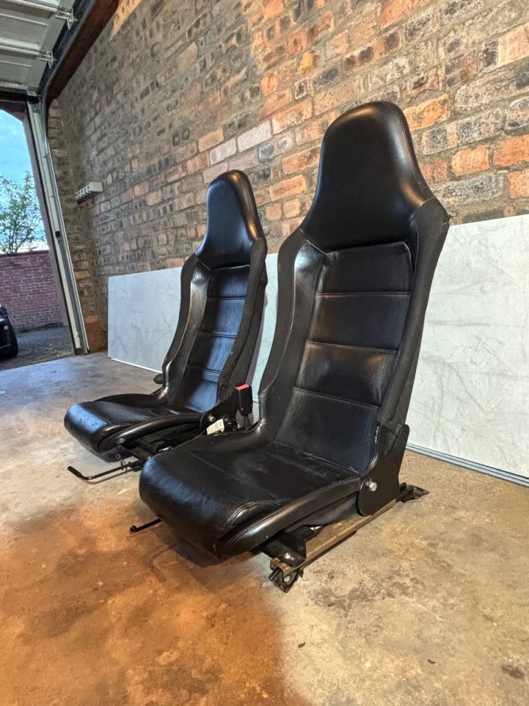 Black Lotus Elise / Vauxhall vx220 seats on mx5 rails