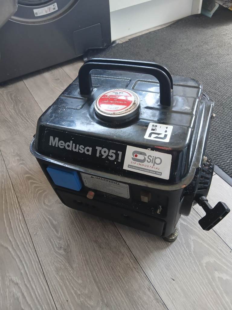 Medusa T951 Generator – Black, Good Condition