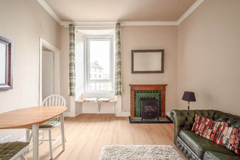 Leith - 2 Bedroom Lovely Spacious Flat Top of Leith Walk