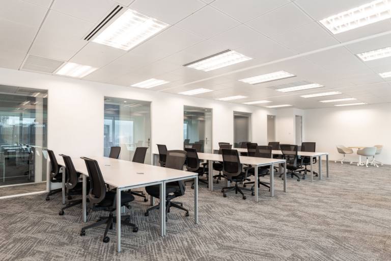 Reigate - RH2 9RJ \ Large Office Space Ideal for Up to 15 Desks