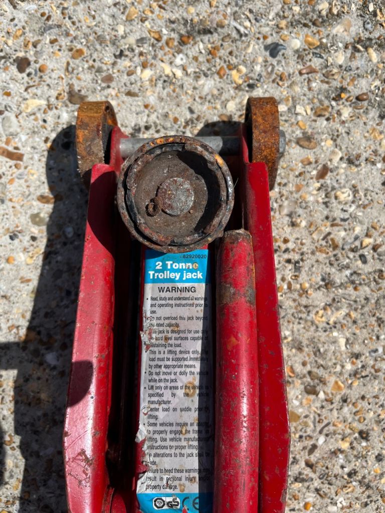 2 tonne trolley jack and axle stands