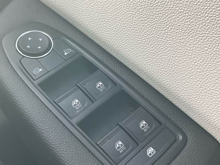 2022 Renault Clio 1.6 E-TECH Hybrid 140 SE Edition 5dr Auto Hatchback PETROL/ELECTRIC Automatic