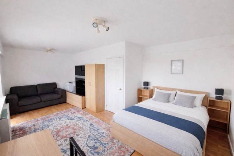 . ✨ Spacious 🌱 Double 🛏️ Room – Stamford Hill