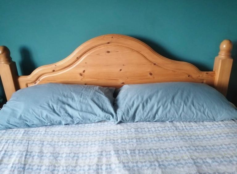 King size solid oak bed 