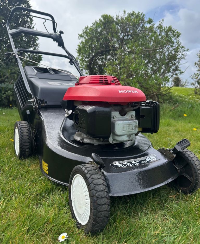 Honda HRG 46C petrol self propelled lawnmower excellent cond. fully serviced 18”cut mower 