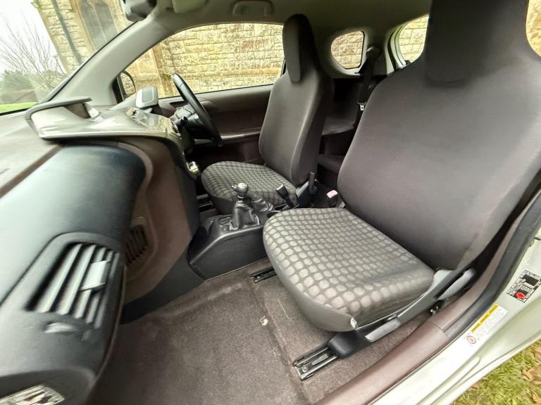 2009 Toyota IQ 1.0 VVT-i 2 Euro 4 3dr HATCHBACK Petrol Manual