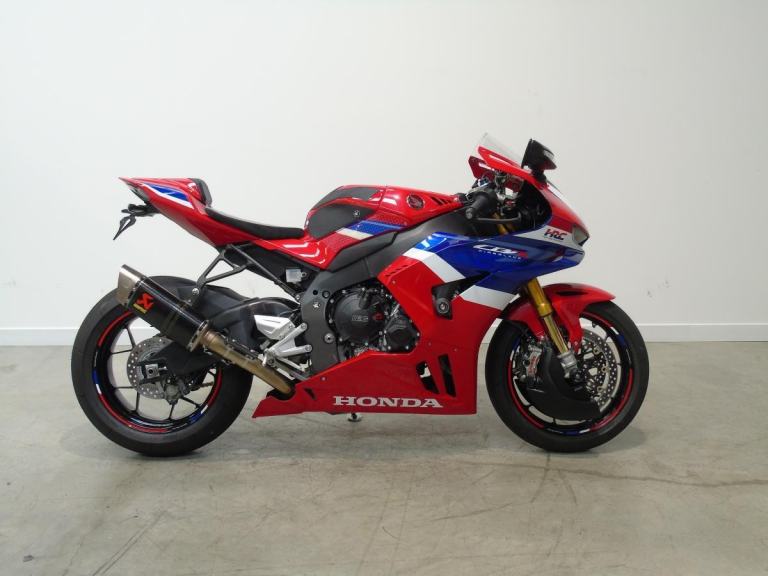 2025 Honda CBR1000RR-R SP Fireblade, Akrapovic exhaust, race ready extras