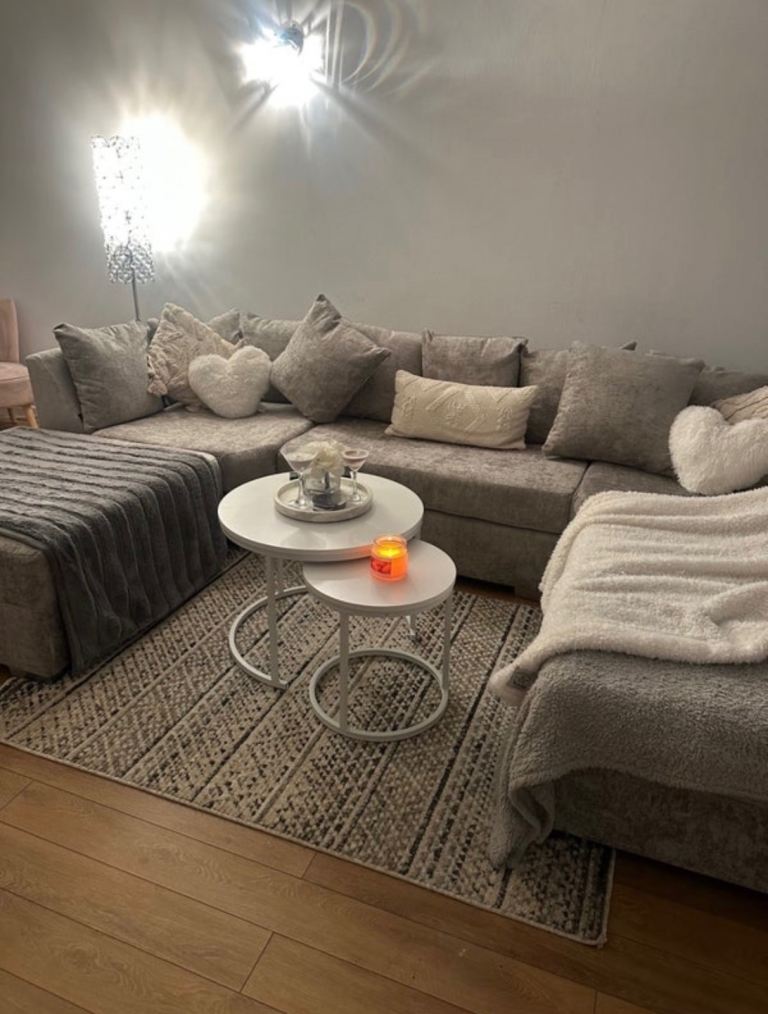 Double room available - Collier Row -  Female preferred!