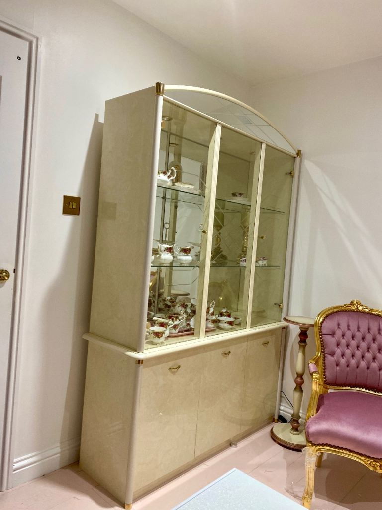 Italian display cabinet 