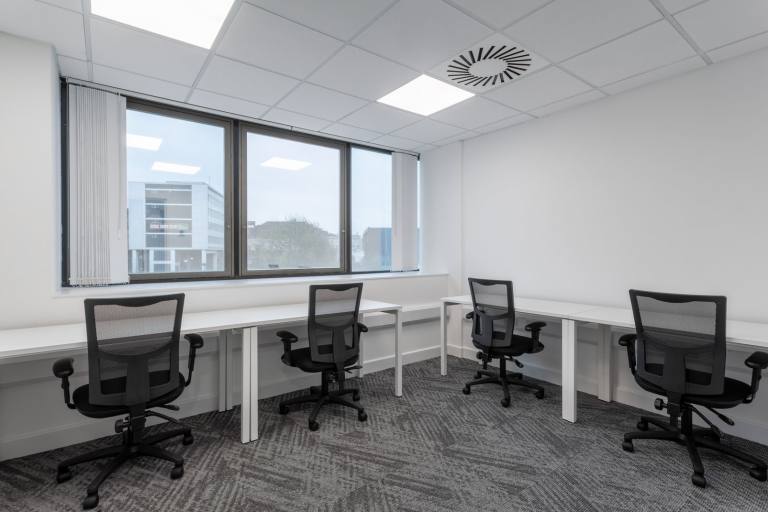 Wolverhampton - WV3 0SR \ Small Office Space for Rent