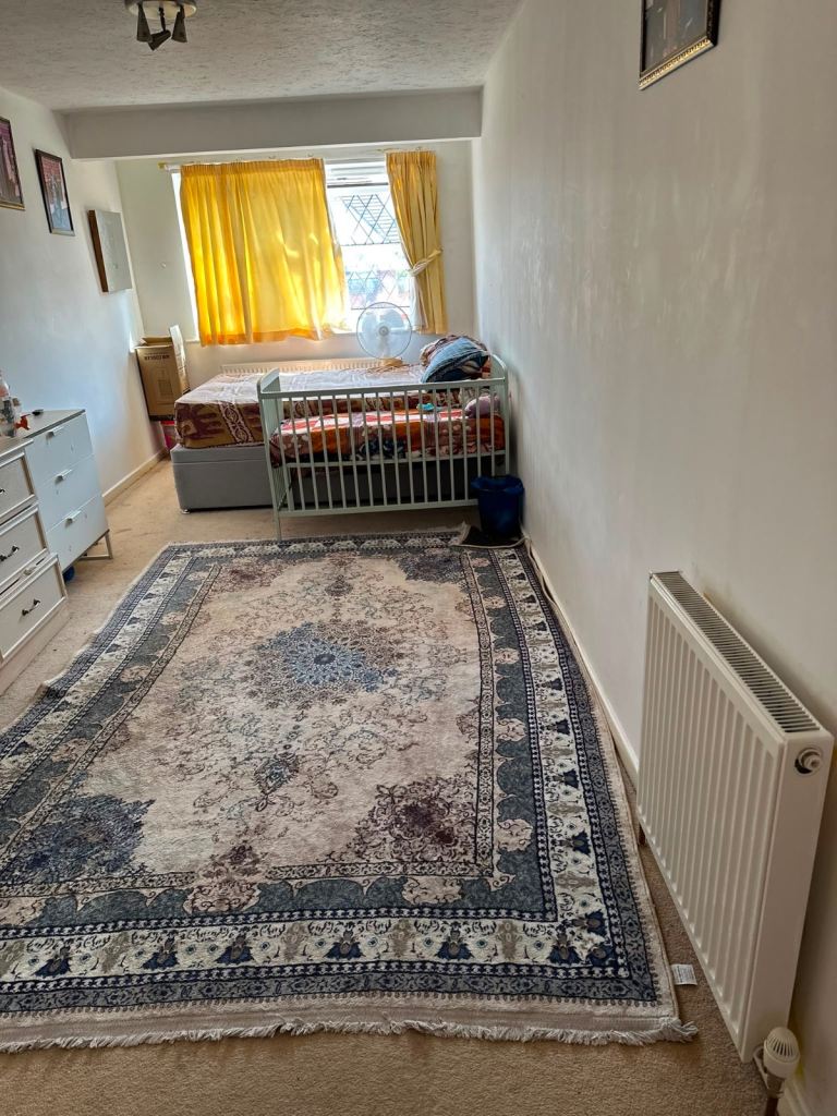 Large double room for rent 