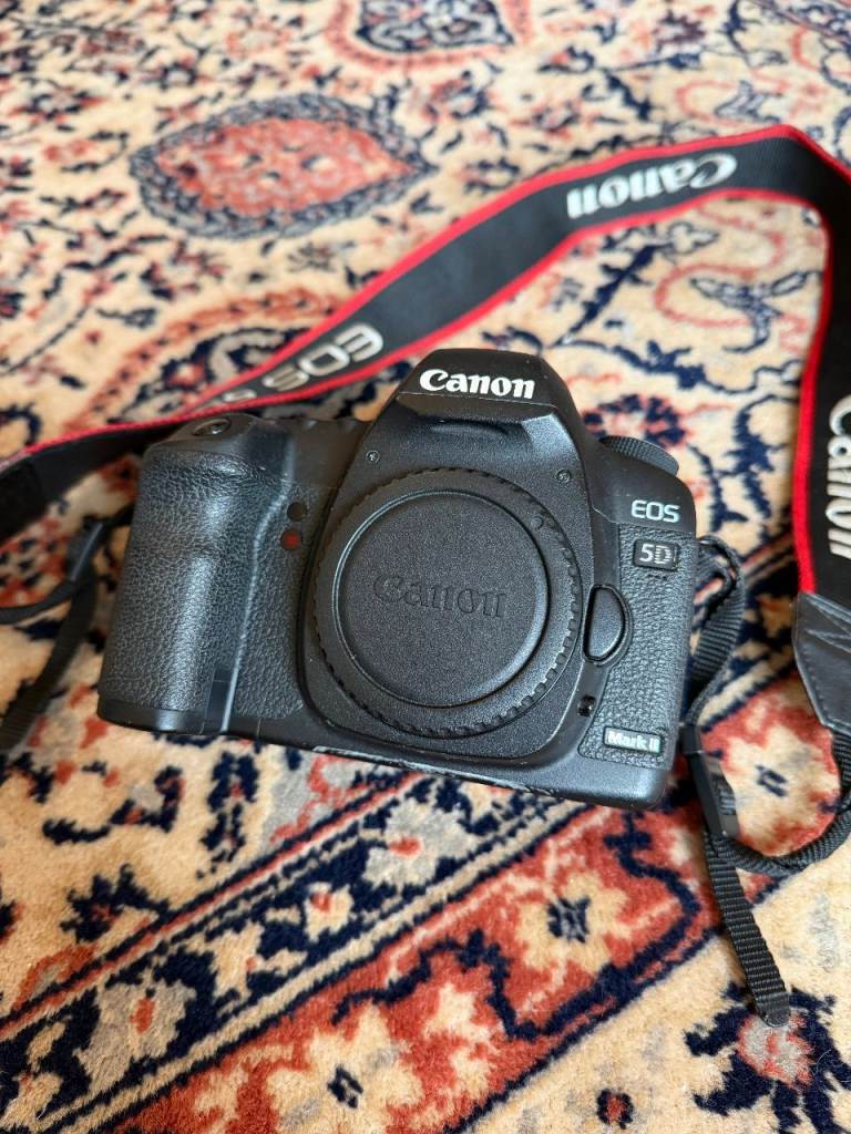 Canon 5D Mark II – DSLR Camera Bundle 