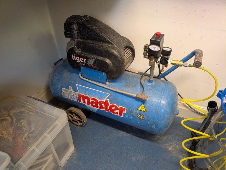 AB Master Tiger Air Compressor – Blue, Fair Condition