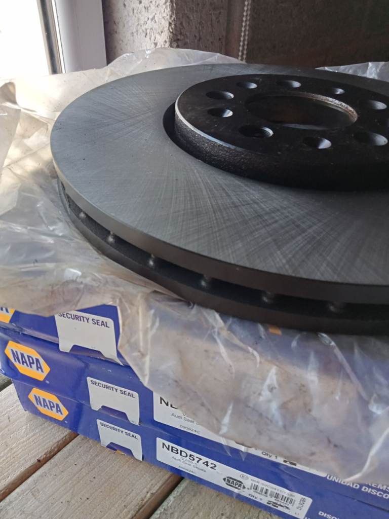 Set of front brake discs NAPA NBD5742 suitable for Seat, Skoda & VW car's.