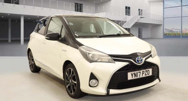 2017 Toyota Yaris 1.5 VVT-h Design E-CVT Euro 6 5dr HATCHBACK Petrol/Electric Hybrid Automatic