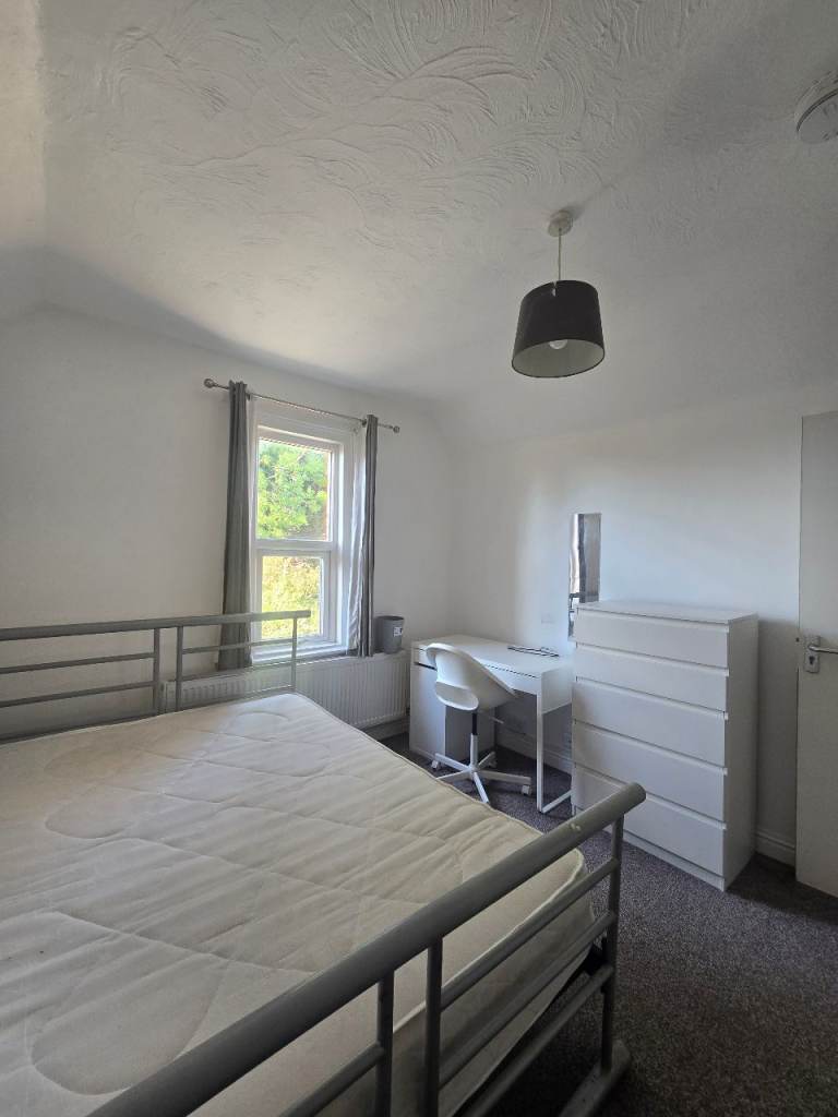 OX3, Excellent Semi-Detached Furnished Four Bedroom House (HMO)