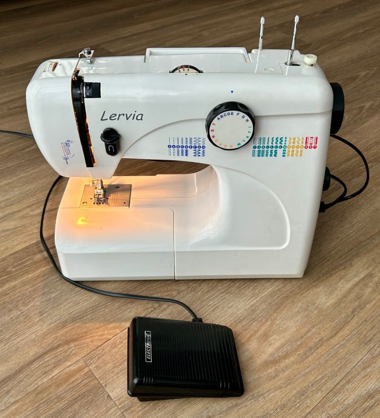 Sewing Machine - great condition, perfect working order £20