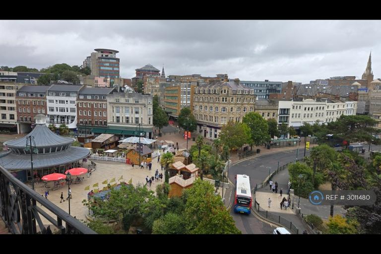 1 bedroom flat in Hampshire House, Bournemouth, BH2 (1 bed) (#3011480)