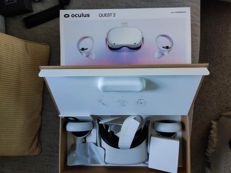 Oculus Quest 2 64GB - Boxed and great condition. 