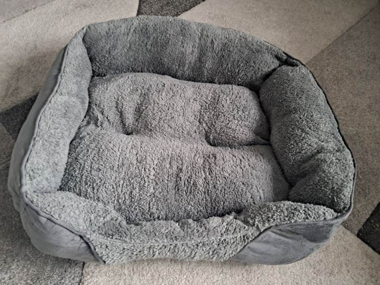 Grey Cozy Washable Soft Chenille Pet Bed with Raised Edge and Non-Slip Bottom, 