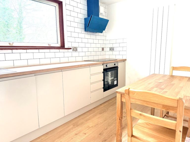 Price Reduction  - Amazing 2 bedroom furnished flat. Newly refurbished 