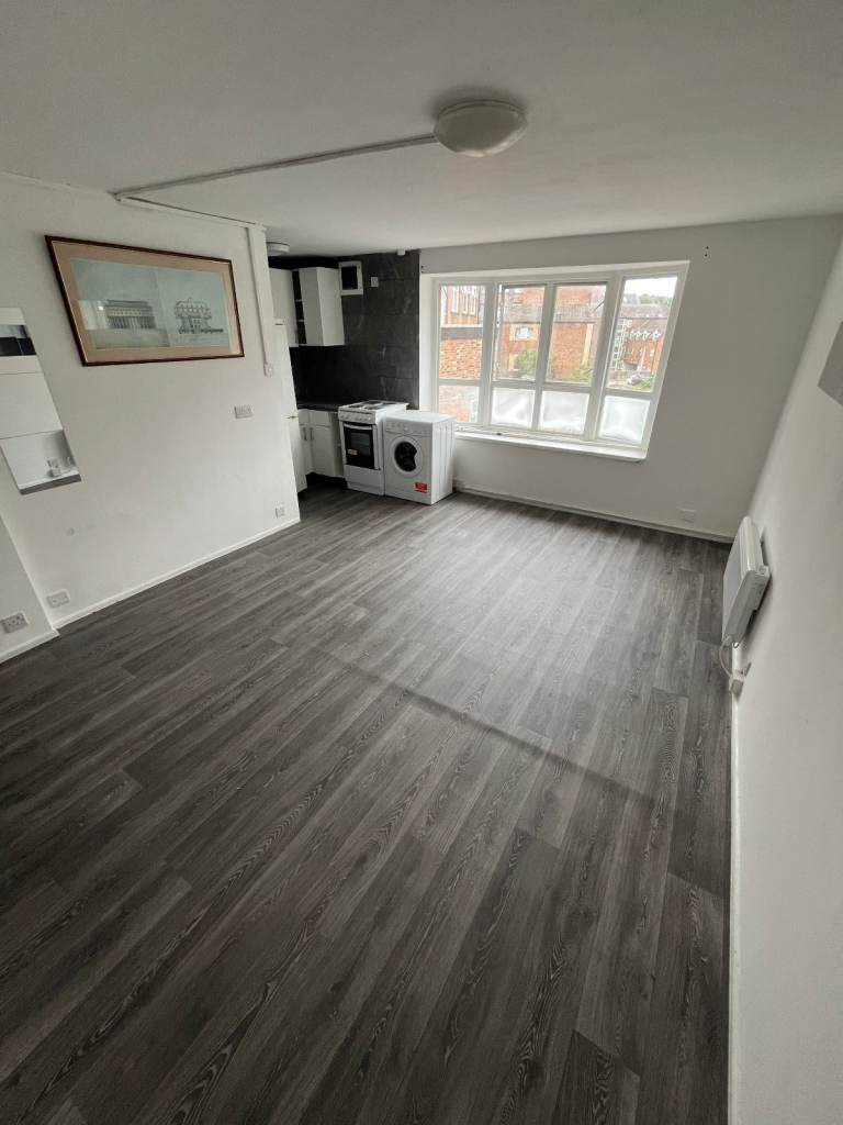 furnished second-floor studio for rent - Rivergate house, LU12HN - £700pcm 