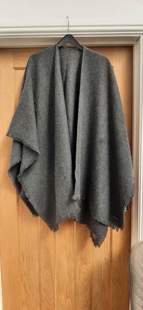 Womens wollen poncho 