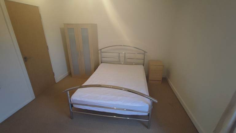 Ensuite Room to let
