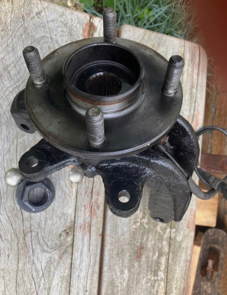 FORD FIESTA MK6 Pre-facelift 2002-2005 TDCI Driver Side Front Stub Axle with ABS  