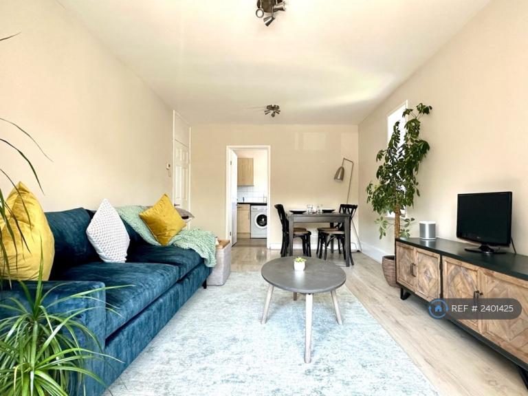 1 bedroom flat in Glyndon Road, London, SE18 (1 bed) (#2401425)