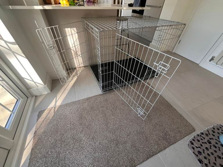 XL double door foldable dog crate (L=107, H=77, D=72cm) £40