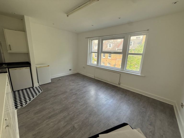 BEAUTIFUL 1 BEDROOM | NEARBY ALL SHOPS