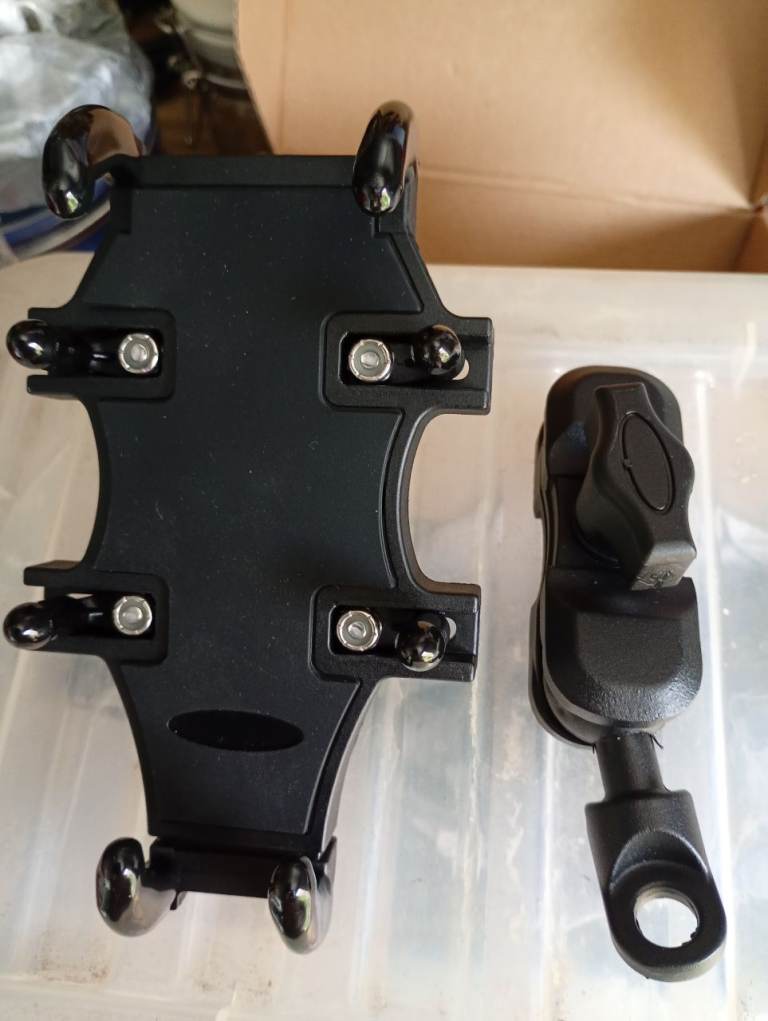 Universal Phone/Tablet Holder for Bike/Motorcycle – As Good As New