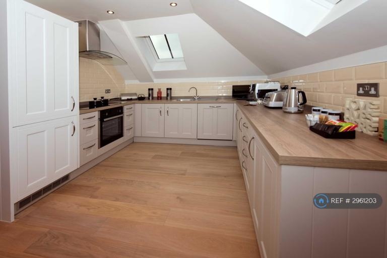 2 bedroom flat in Beechwood House, Headington, Oxford, OX3 (2 bed) (#2961203)