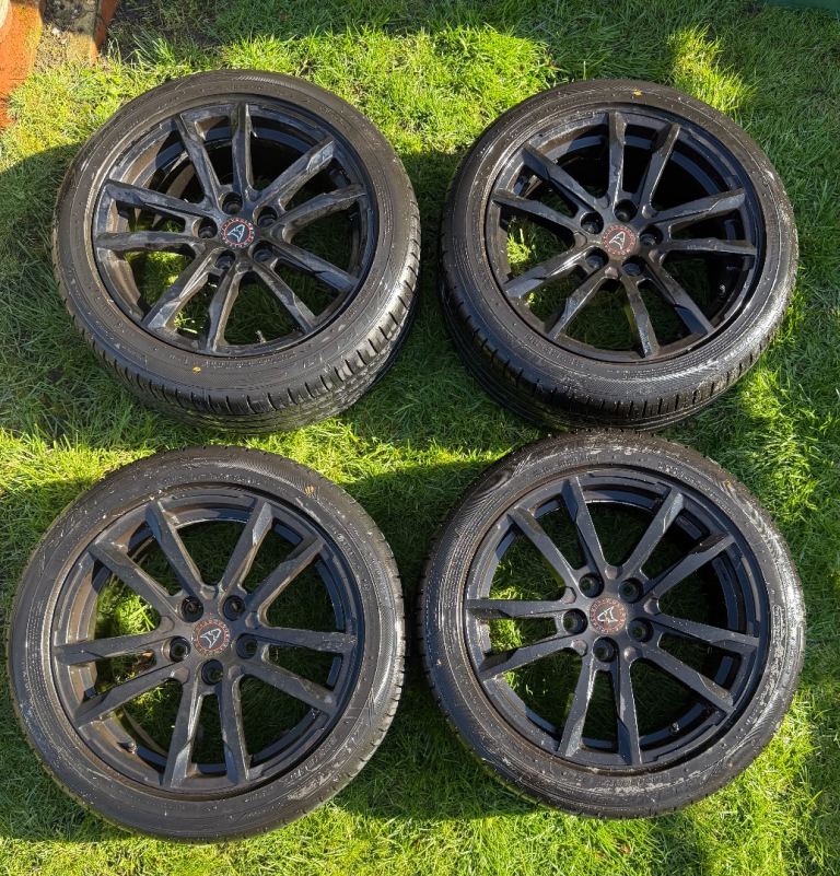 Wolf race black alloys
