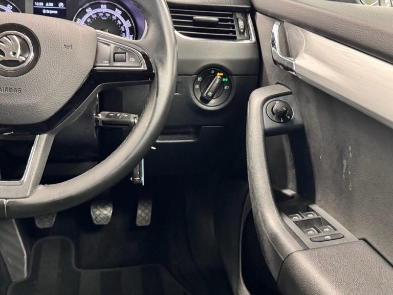 2019 Skoda Octavia 1.5 TSI GPF ACT SE TECHNOLOGY FIVE DOOR 150 BHP + PARKING SENSORS + APPLE P Ha...