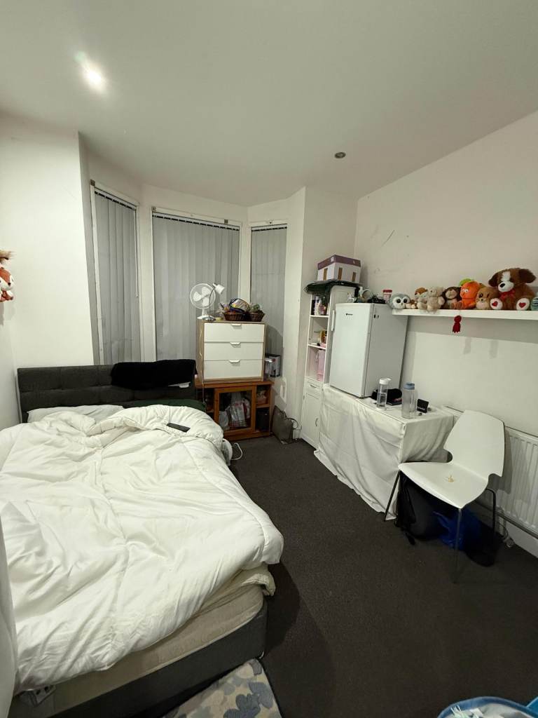 Spacious & Cosy Ensuite Room for Rent in - CV1 2BA