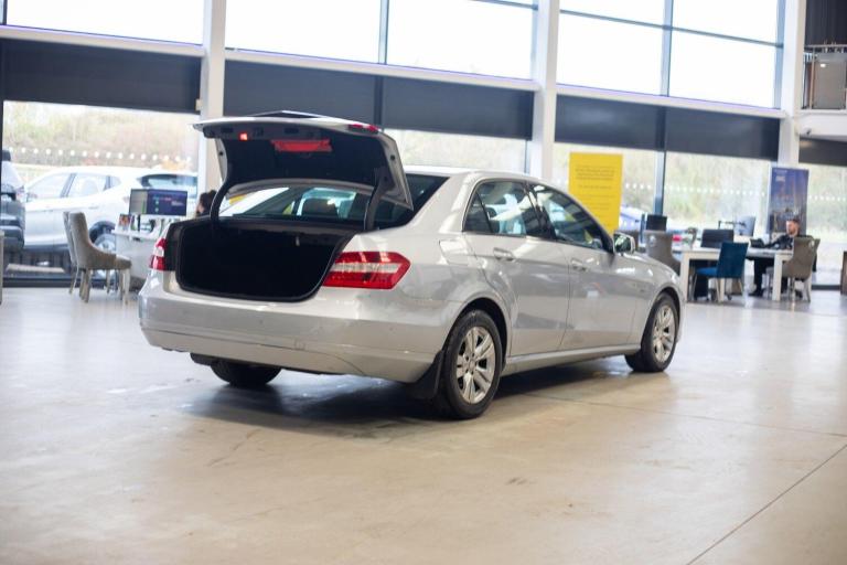 2009 Mercedes-Benz E Class E220 CDI BlueEFFICIENCY SE 4dr Tip Auto SALOON DIESEL Automatic