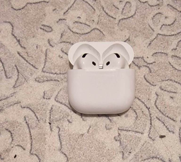 Original Apple Airpod 4 