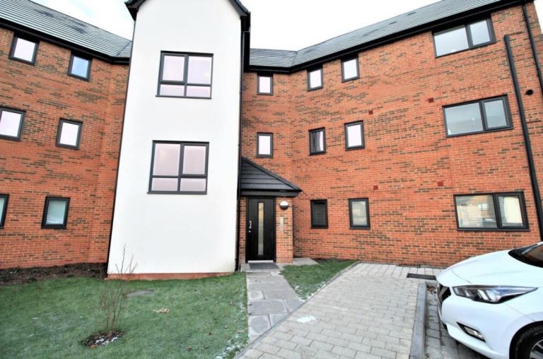 For rent 1 bedroom flat in Denton for £850