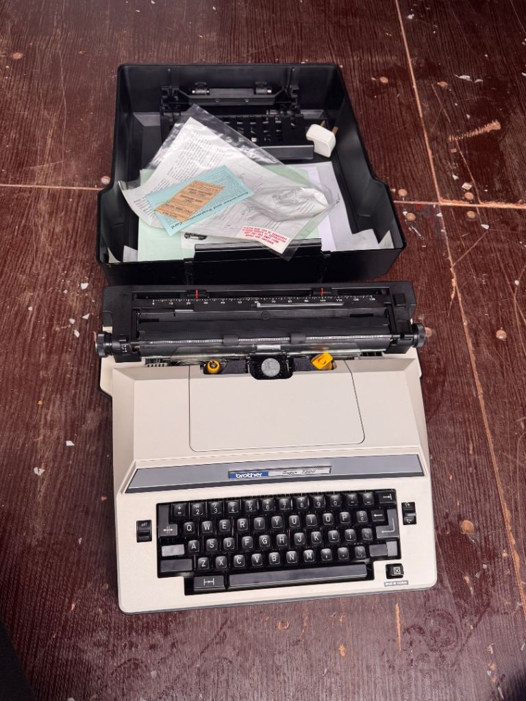 Brother Super 7300 Electronic Typewriter possibly never used