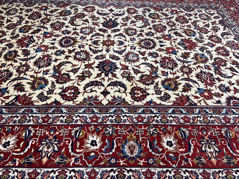 Isfahan Persian rug 290x410cm 