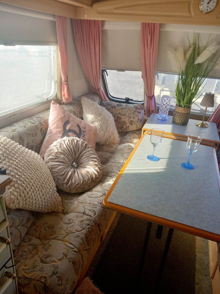 2 x LOVELY CLEAN DRY 5 BERTH FLEETWOOD & 4 BERTH LUNAR DELTA CARAVANS+AWNING FOR SALE