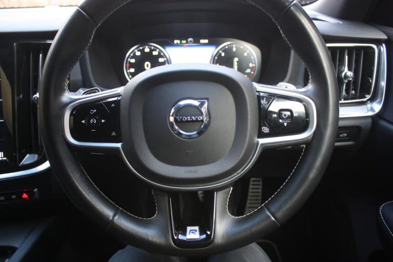 VOLVO V60 2.0 R-Design Plus D4 2019