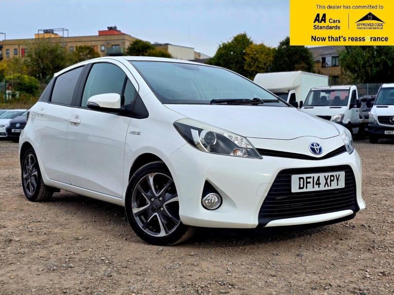 2014 Toyota Yaris 1.5 VVT-h Trend Hatchback 5dr Petrol Hybrid CVT Euro 5 (101 ps) Hatchback Hybri...