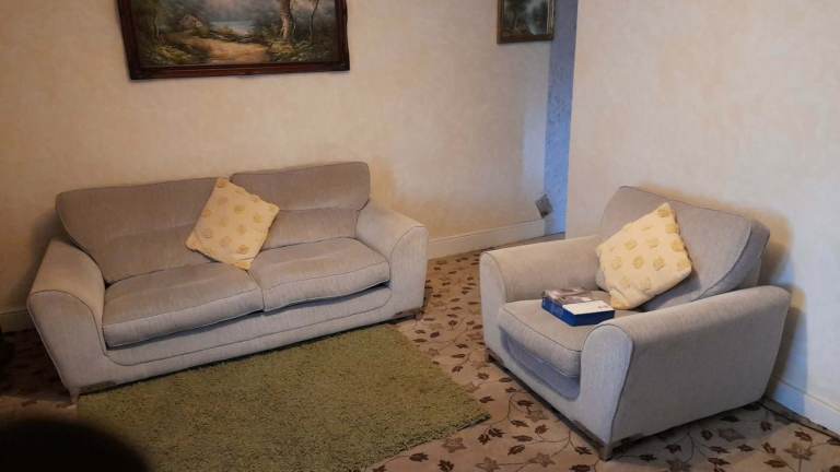 Beautiful Beige fabric 2 seater sofa and chair good condition originally from SCS amazing comfort