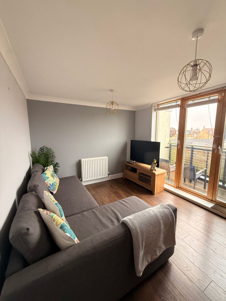 Room to let preferably female