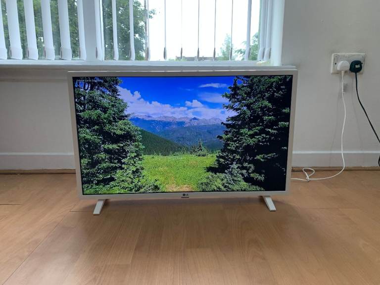 LG 32 Inch Smart TV White
