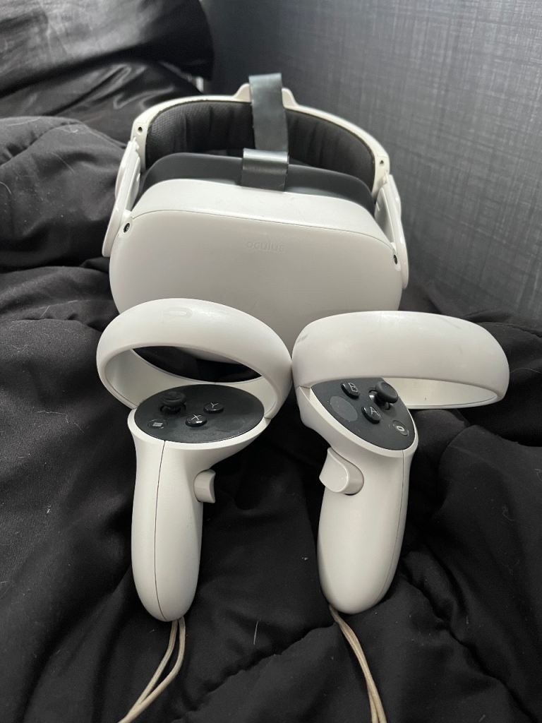Oculus quest 2 + 2 controller- great condition 