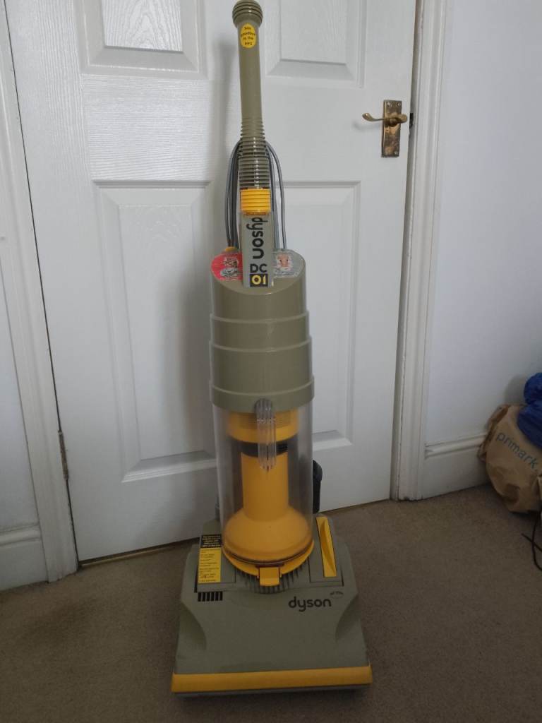 RETRO 1990S DYSON DC01